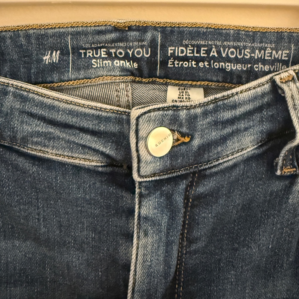 H&M True to You Slim High Waisted Jeans - Picture 4 of 6